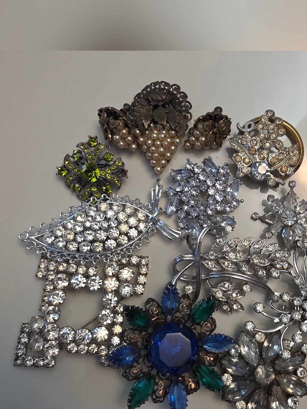 2 Trays Huge Bling Vintage To Antique Earring Necklace Brooch Lot Bundle - Picture 8 of 15